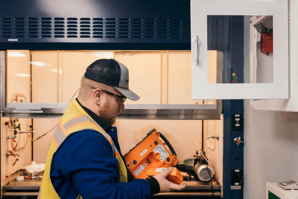 Defibrillator (AEDs) Defibrillator (AEDs)